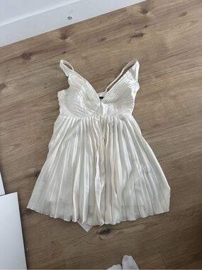 Abercrombie & Fitch Ivory Pleated V-Neck Chemise